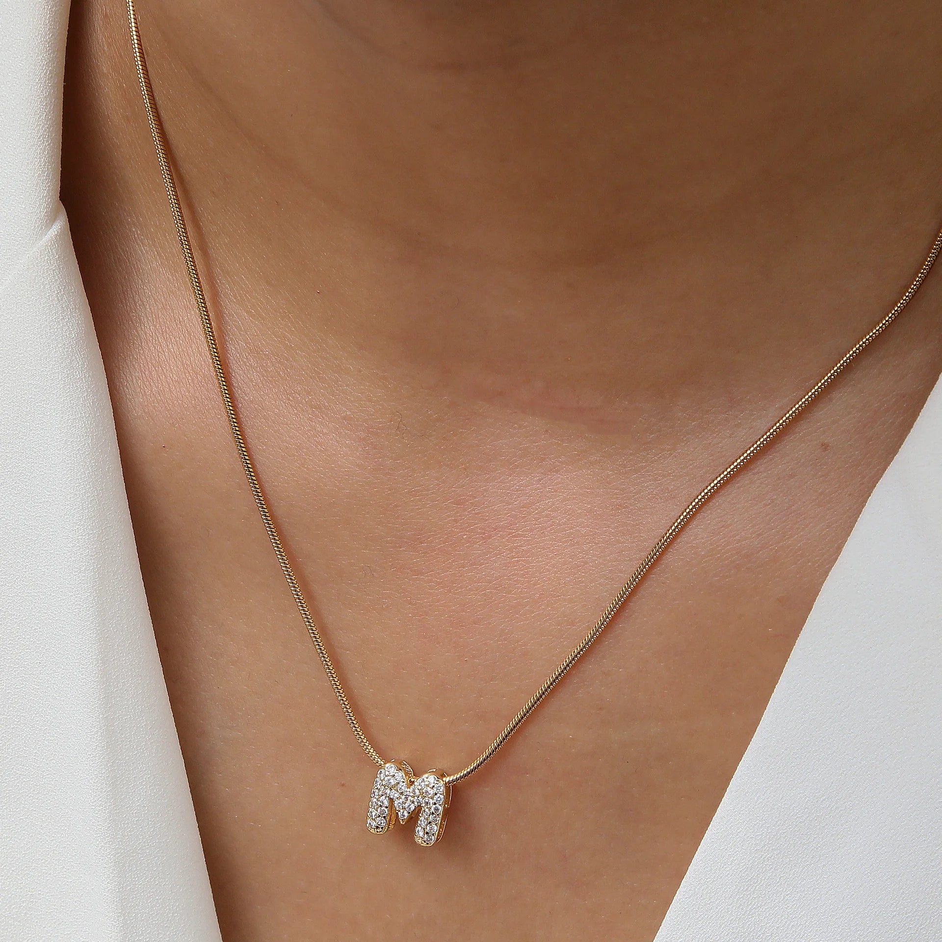 Shine™ - Collana personalizzata con lettera con zirconi