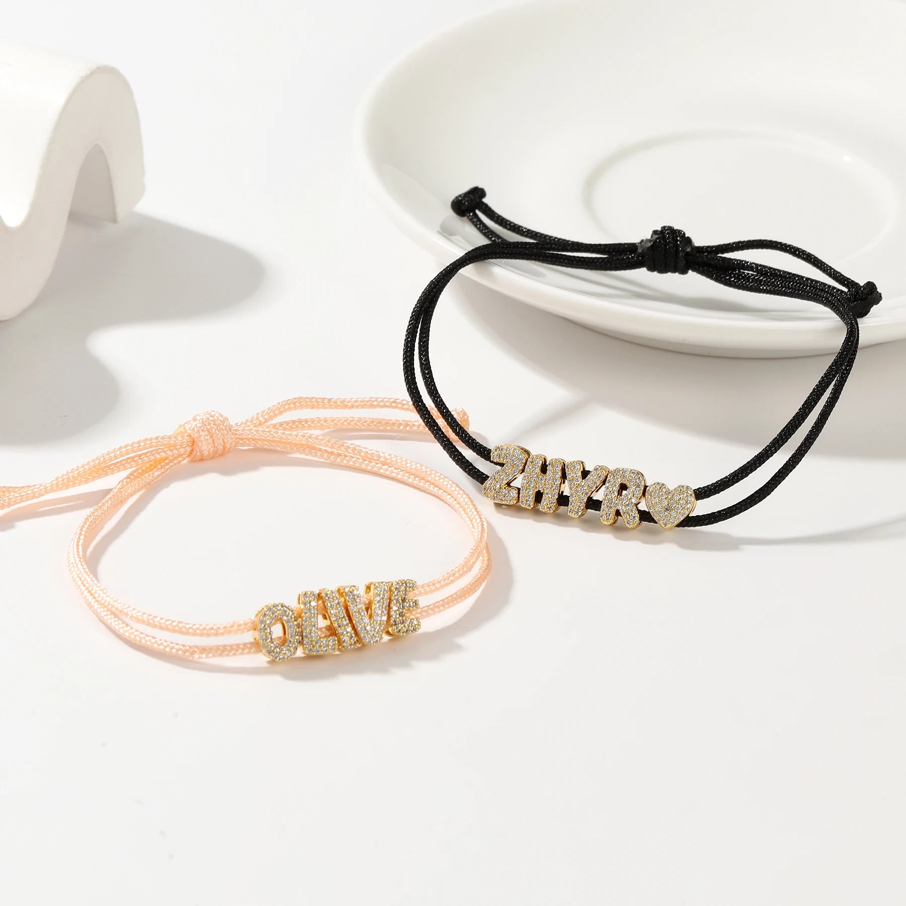 Shine™ - Bracciale personalizzato con lettere con zirconi