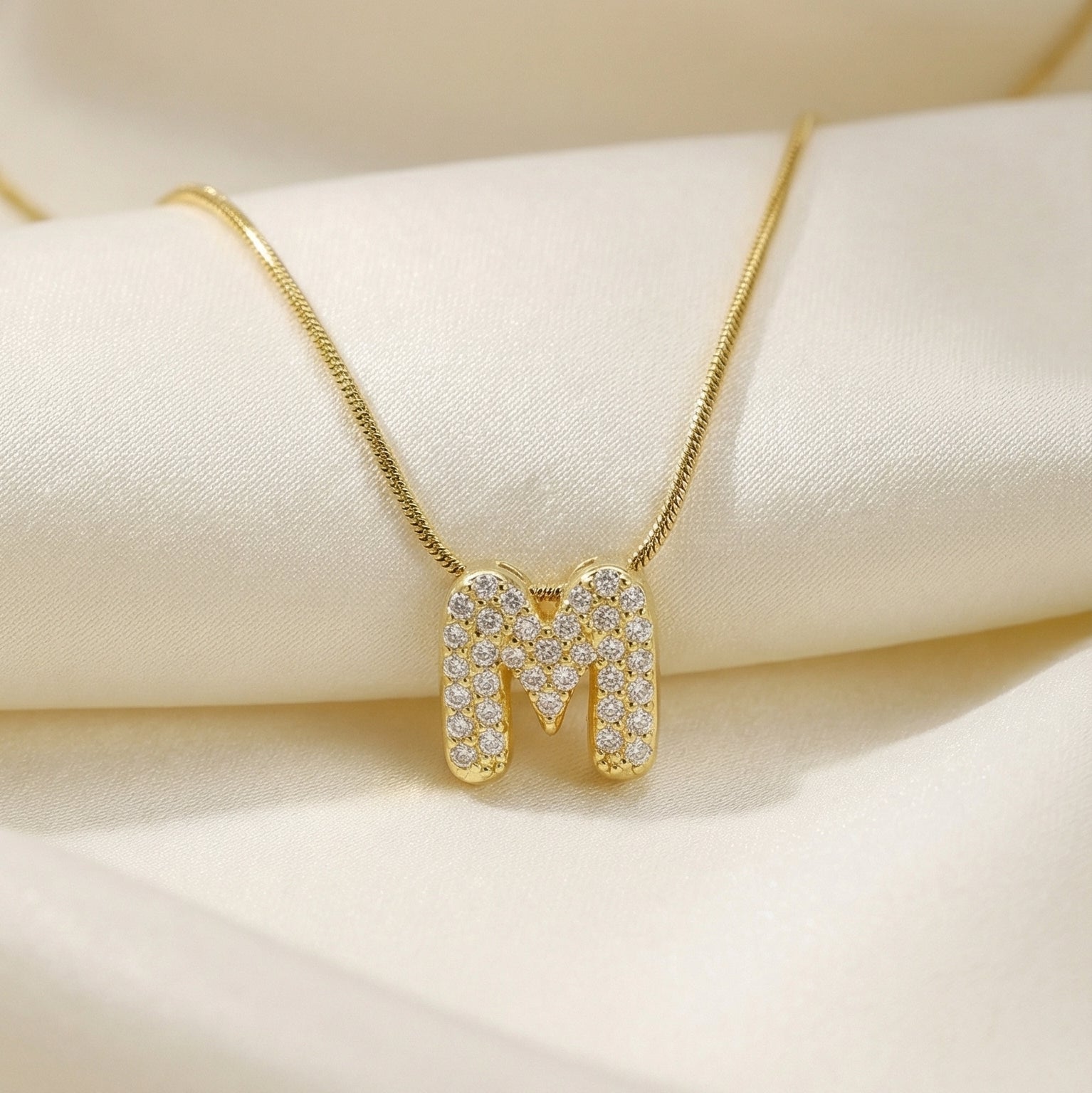 Shine™ - Collana personalizzata con lettera con zirconi