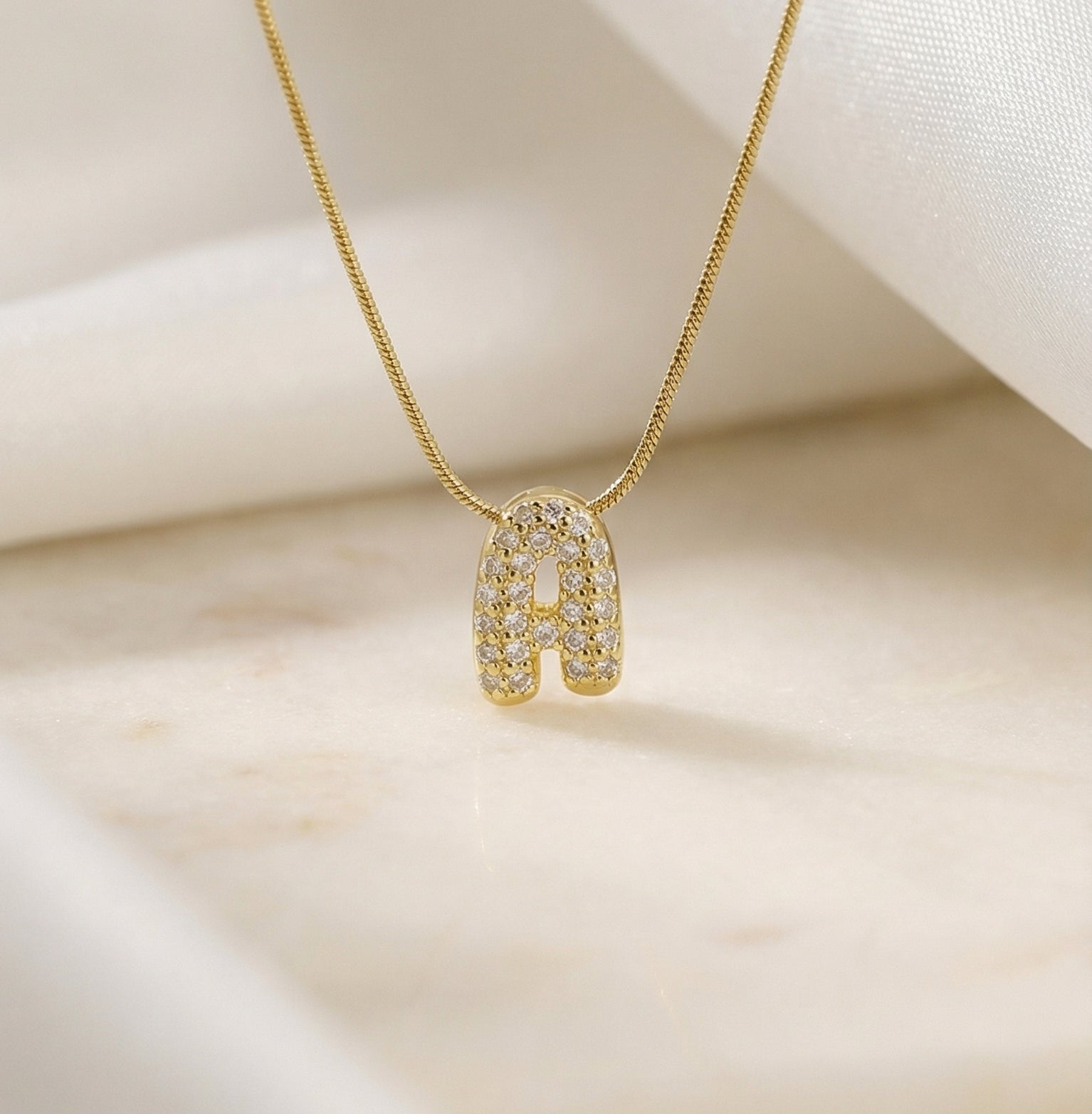 Shine™ - Collana personalizzata con lettera con zirconi